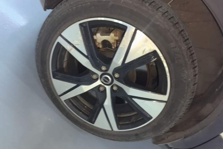 Used Volvo XC40 New Energy 2021 P8 Pure Electric All-Wheel Drive Smart Luxury Sport Edition Right Rear Wheel Hub
