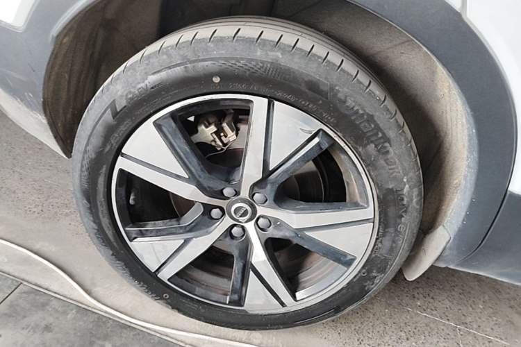 Used Volvo XC40 New Energy 2021 P8 Pure Electric All-Wheel Drive Smart Luxury Sport Edition Right Rear Wheel Hub