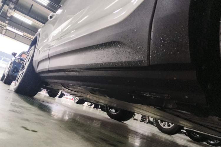 Used Volvo XC40 New Energy 2021 P8 Pure Electric All-Wheel Drive Smart Luxury Sport Edition Right Side Sill