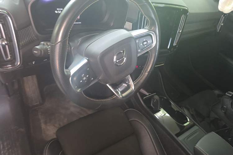 Used Volvo XC40 New Energy 2021 P8 Pure Electric All-Wheel Drive Smart Luxury Sport Edition Steering Wheel