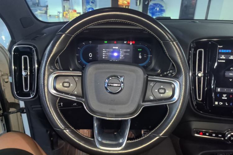 Used Volvo XC40 New Energy 2021 P8 Pure Electric All-Wheel Drive Smart Luxury Sport Edition Steering Wheel