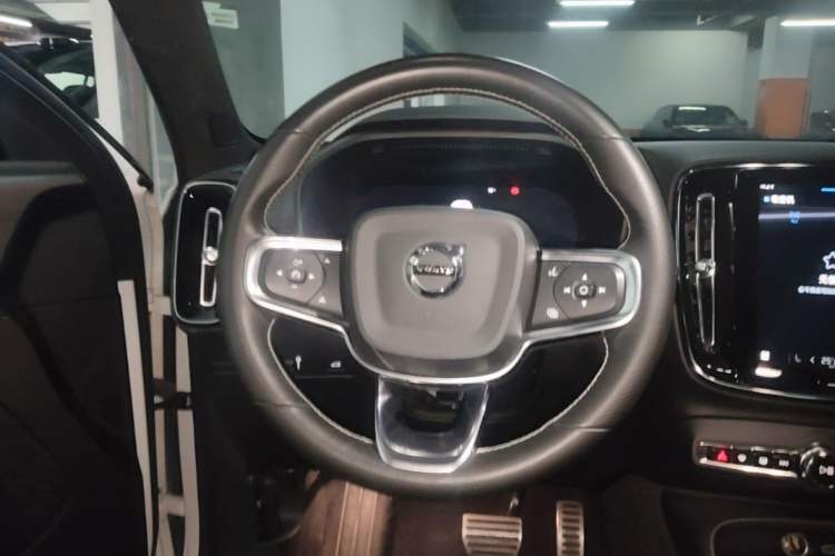 Used Volvo XC40 New Energy 2021 P8 Pure Electric All-Wheel Drive Smart Luxury Sport Edition Steering Wheel