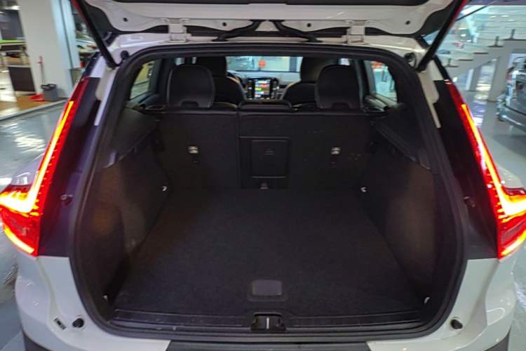 Used Volvo XC40 New Energy 2021 P8 Pure Electric All-Wheel Drive Smart Luxury Sport Edition Trunk