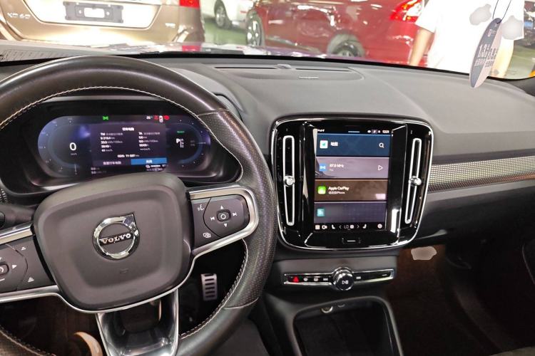 Used Volvo XC40 New Energy 2022 Four-Wheel-Drive High-Performance PRO Version Center Console