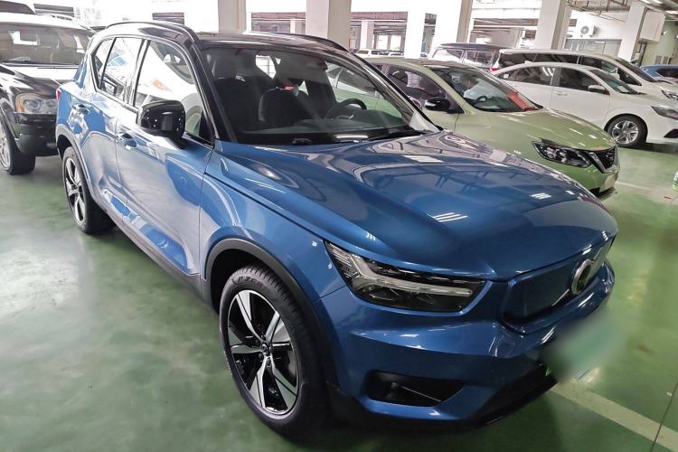 Used Volvo XC40 New Energy 2022 Four-Wheel-Drive High-Performance PRO Version Front Right 45 Deg