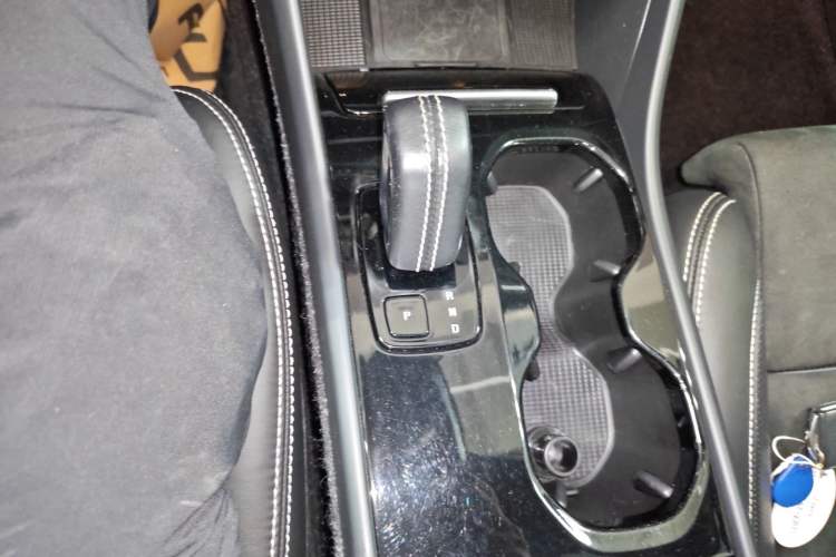 Used Volvo XC40 New Energy 2022 Four-Wheel-Drive High-Performance PRO Version Gear Lever