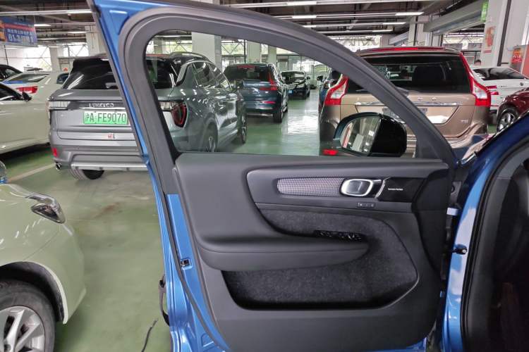 Used Volvo XC40 New Energy 2022 Four-Wheel-Drive High-Performance PRO Version Left Front Door Interior