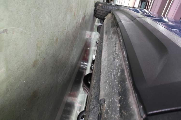 Used Volvo XC40 New Energy 2022 Four-Wheel-Drive High-Performance PRO Version Left Side Sill