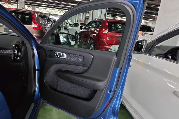 Used Volvo XC40 New Energy 2022 Four-Wheel-Drive High-Performance PRO Version Right Front Door Interior
