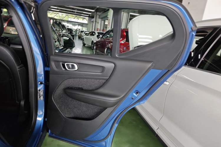 Used Volvo XC40 New Energy 2022 Four-Wheel-Drive High-Performance PRO Version Right Rear Door Interior
