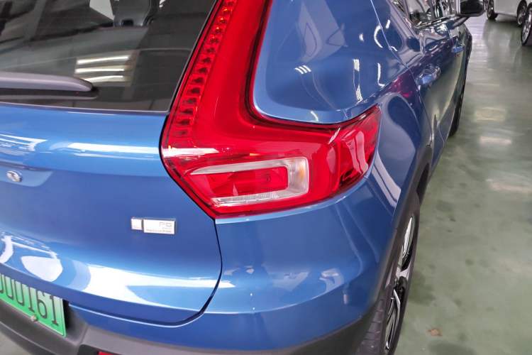 Used Volvo XC40 New Energy 2022 Four-Wheel-Drive High-Performance PRO Version Right Rear Taillight