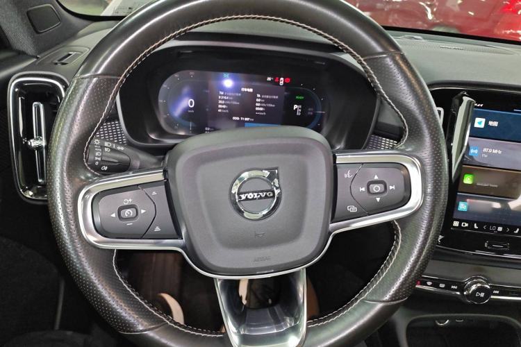 Used Volvo XC40 New Energy 2022 Four-Wheel-Drive High-Performance PRO Version Steering Wheel