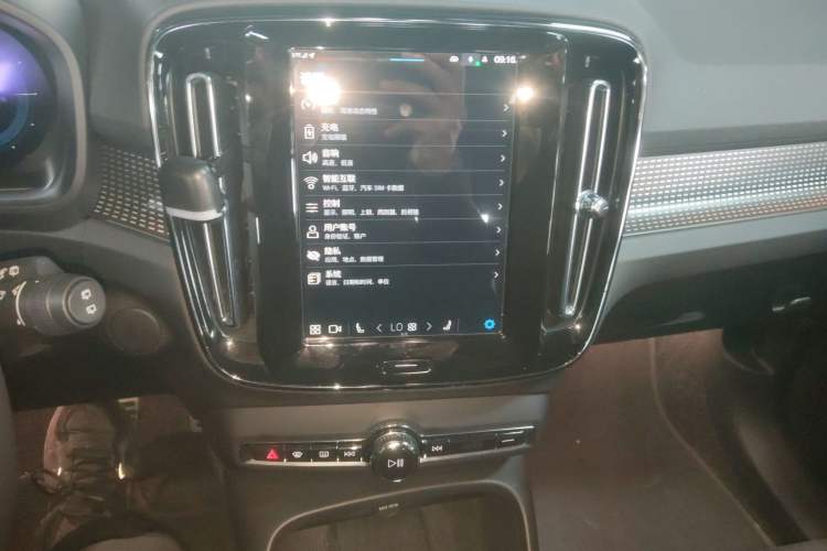 Used Volvo XC40 New Energy 2022 Long-Range Version Audio And AC Panel