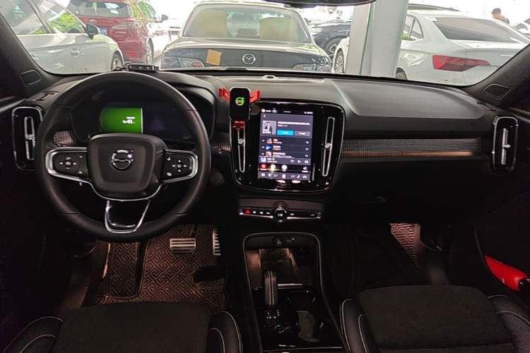 Used Volvo XC40 New Energy 2022 Long-Range PRO Version Center Console