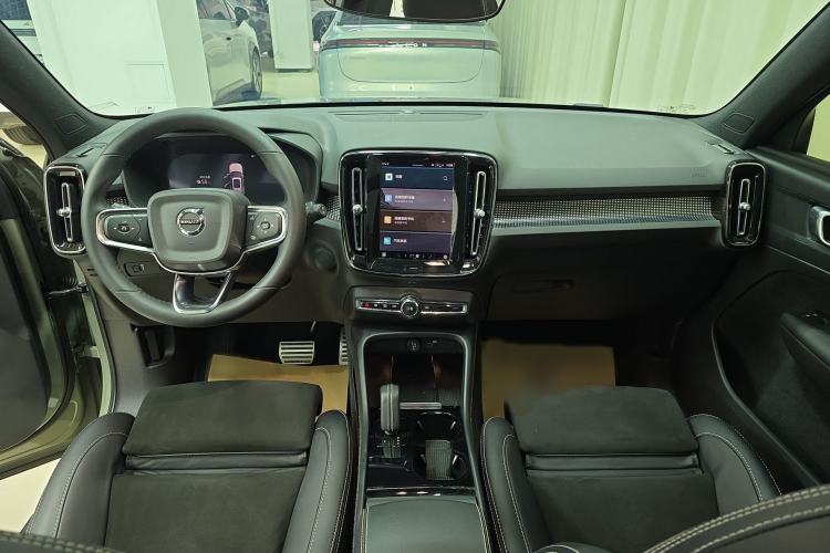 Used Volvo XC40 New Energy 2022 Long-Range Version Interior 4