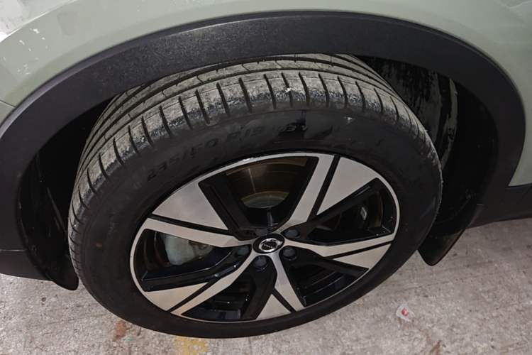 Used Volvo XC40 New Energy 2022 Long-Range PRO Version Left Front Wheel Hub
