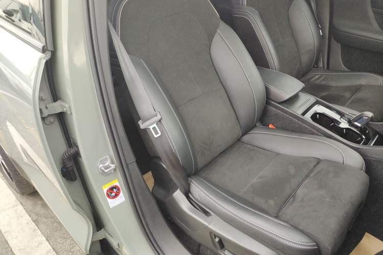 Used Volvo XC40 New Energy 2022 Long-Range PRO Version Right Front Seat
