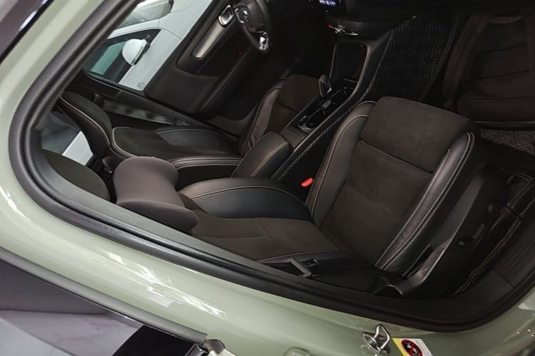 Used Volvo XC40 New Energy 2022 Long-Range PRO Version Right Front Seat