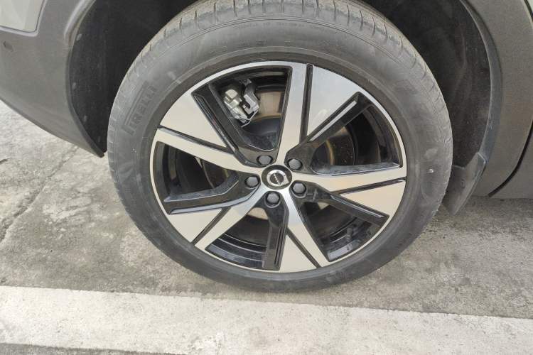 Used Volvo XC40 New Energy 2022 Long-Range PRO Version Right Rear Wheel Hub