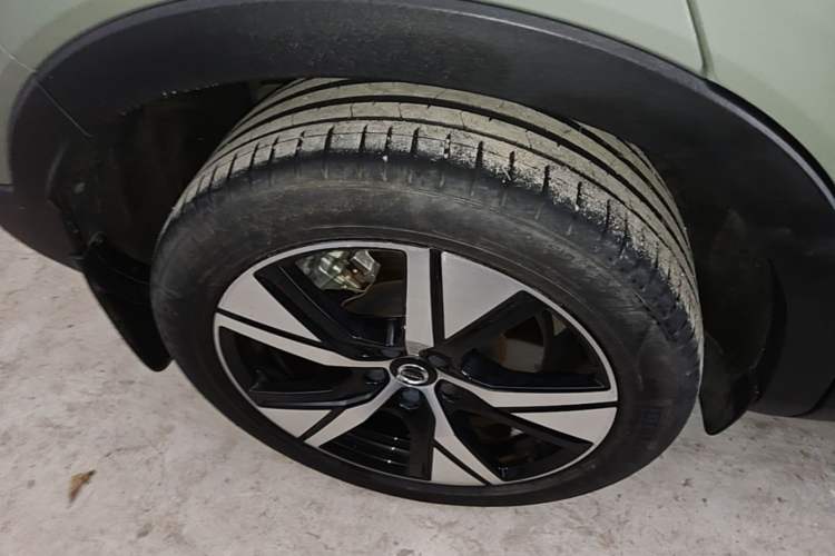 Used Volvo XC40 New Energy 2022 Long-Range PRO Version Right Rear Wheel Hub
