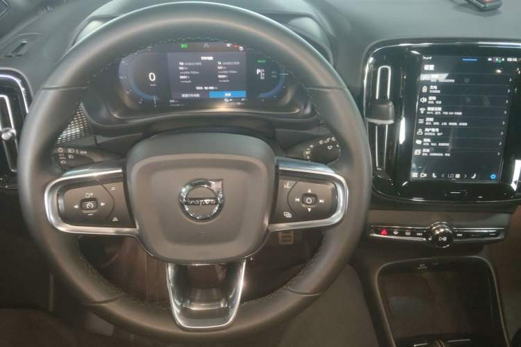 Used Volvo XC40 New Energy 2022 Long-Range Version Steering Wheel