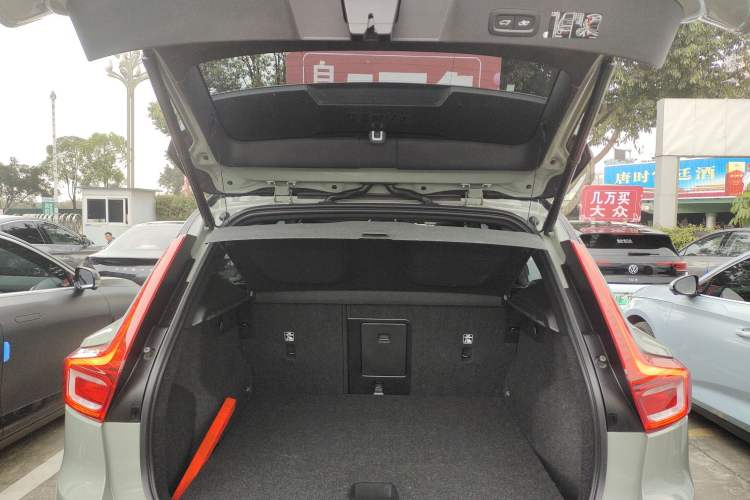 Used Volvo XC40 New Energy 2022 Long-Range PRO Version Trunk