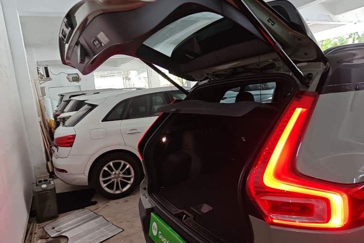 Used Volvo XC40 New Energy 2022 Long-Range PRO Version Trunk