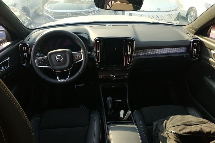 Used Volvo XC40 New Energy 2022 Four-Wheel Drive High-Performance Version Center Console