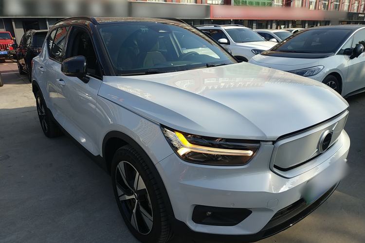 Used Volvo XC40 New Energy 2022 Four-Wheel Drive High-Performance Version Front Right 45 Deg