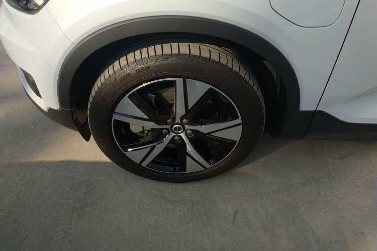 Used Volvo XC40 New Energy 2022 Four-Wheel Drive High-Performance Version Left Front Wheel Hub