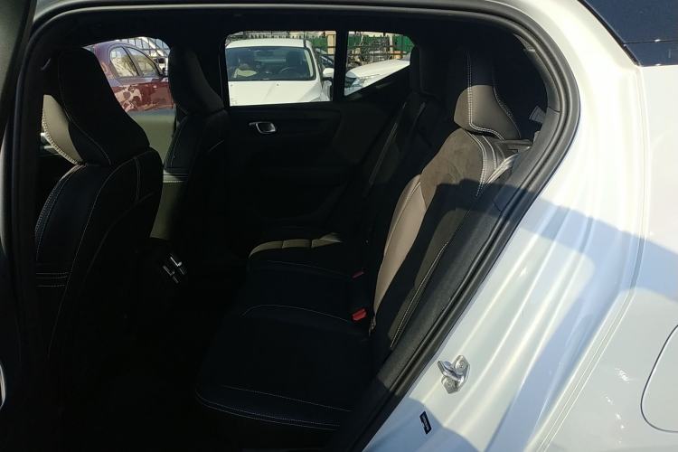 Used Volvo XC40 New Energy 2022 Four-Wheel Drive High-Performance Version Left Rear Seat