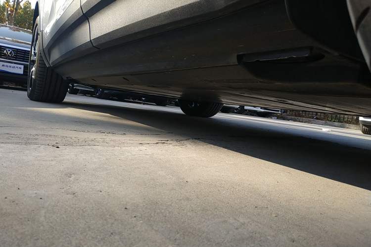 Used Volvo XC40 New Energy 2022 Four-Wheel Drive High-Performance Version Left Side Sill