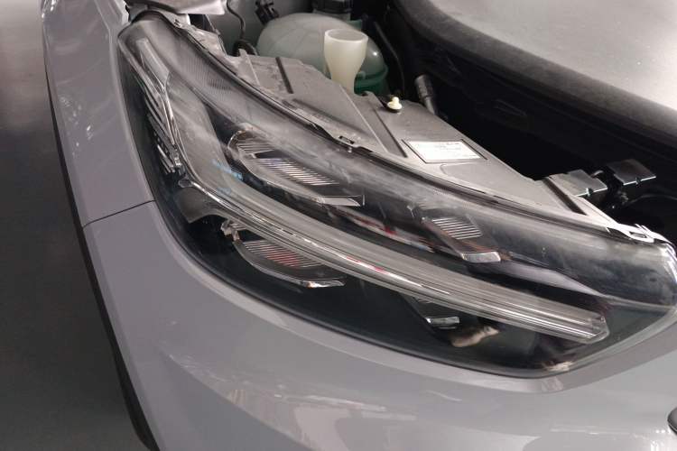 Used Volvo XC40 New Energy 2022 Four-Wheel Drive High-Performance Version Right Front Headlight