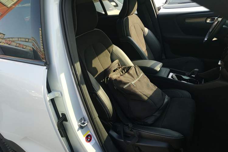 Used Volvo XC40 New Energy 2022 Four-Wheel Drive High-Performance Version Right Front Seat