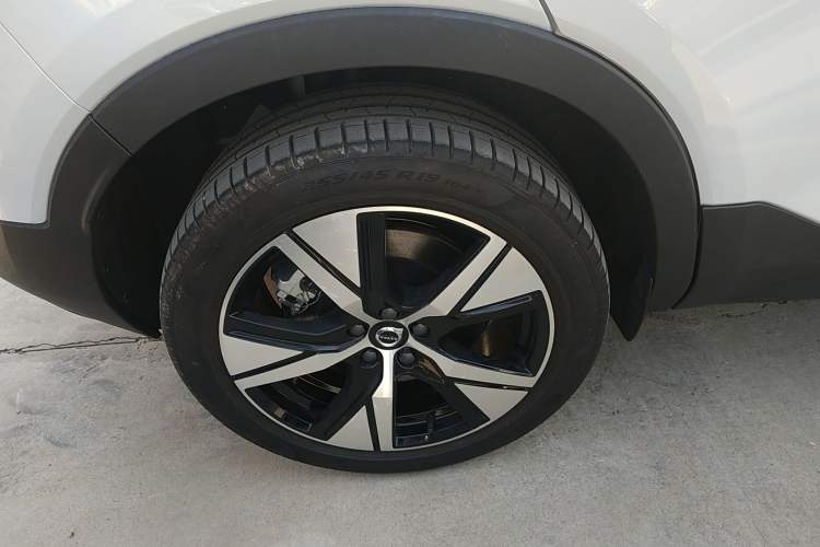 Used Volvo XC40 New Energy 2022 Four-Wheel Drive High-Performance Version Right Rear Wheel Hub
