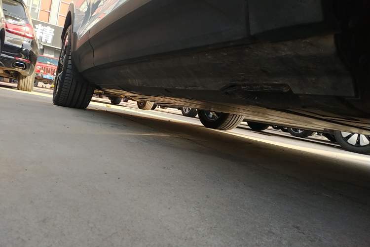 Used Volvo XC40 New Energy 2022 Four-Wheel Drive High-Performance Version Right Side Sill
