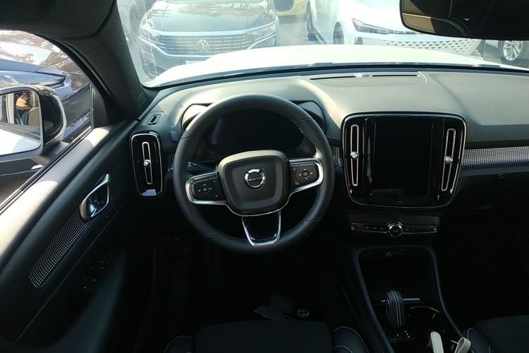 Used Volvo XC40 New Energy 2022 Four-Wheel Drive High-Performance Version Steering Wheel