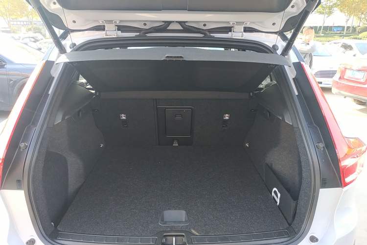 Used Volvo XC40 New Energy 2022 Four-Wheel Drive High-Performance Version Trunk