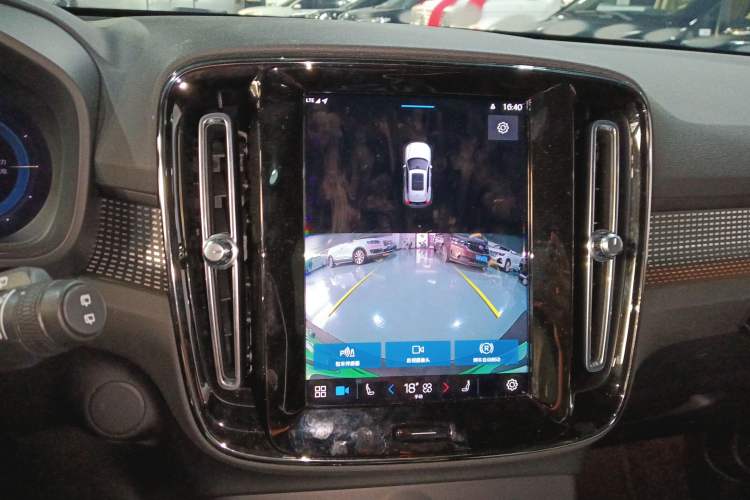 Used Volvo XC40 New Energy 2022 Four-Wheel Drive High-Performance Version Audio And AC Panel