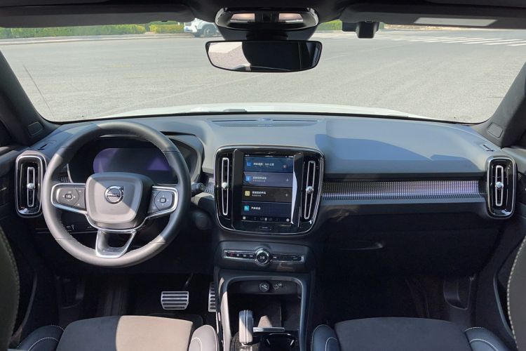 Used Volvo XC40 New Energy 2022 Long-Range PRO Version Center Console