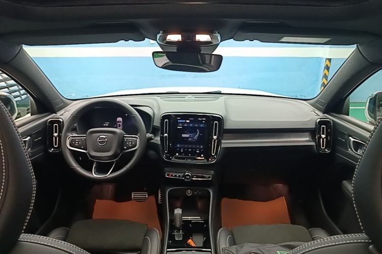 Used Volvo XC40 New Energy 2022 Long-Range PRO Version Center Console