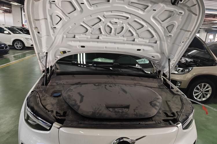 Used Volvo XC40 New Energy 2022 Long-Range Version Engine Bay