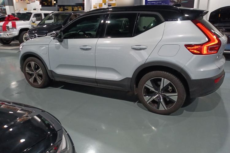 Used Volvo XC40 New Energy 2022 Four-Wheel Drive High-Performance Version Exterior 3