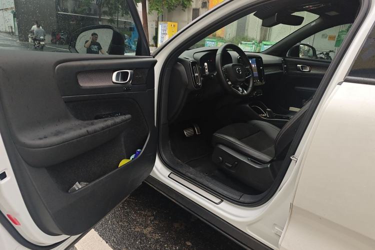 Used Volvo XC40 New Energy 2022 Long-Range PRO Version Interior 3