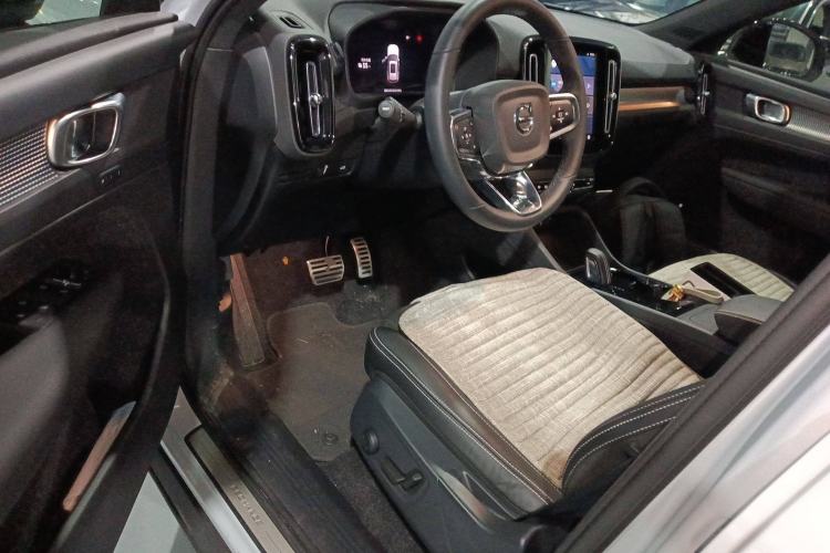 Used Volvo XC40 New Energy 2022 Four-Wheel Drive High-Performance Version Interior 3