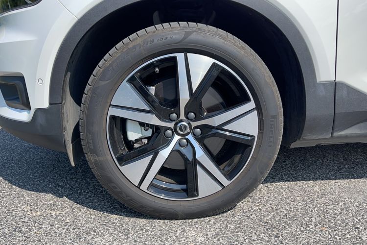 Used Volvo XC40 New Energy 2022 Long-Range PRO Version Left Front Wheel Hub