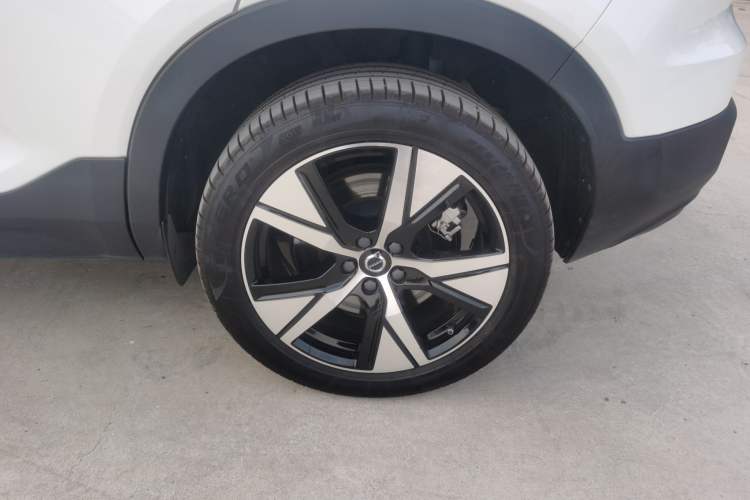 Used Volvo XC40 New Energy 2022 Long-Range PRO Version Left Rear Wheel Hub