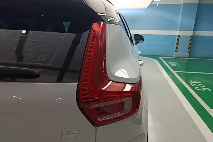 Used Volvo XC40 New Energy 2022 Long-Range PRO Version Right Rear Taillight