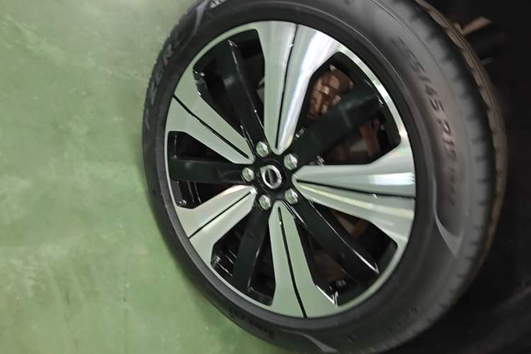 Used Volvo XC40 New Energy 2022 Long-Range Version Right Rear Wheel Hub