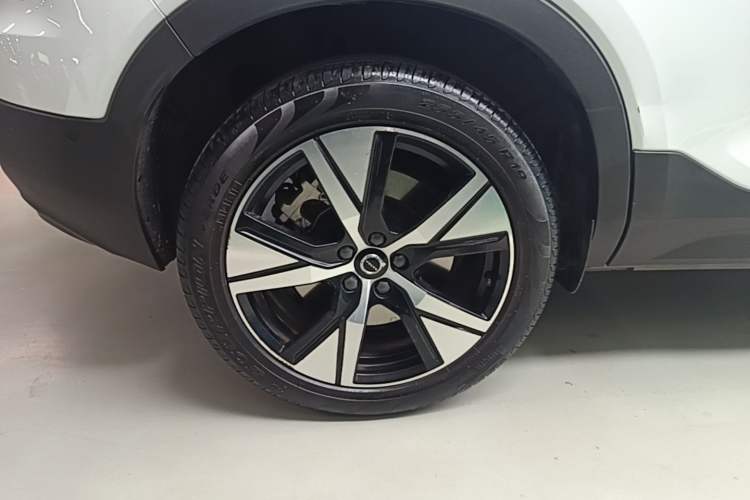 Used Volvo XC40 New Energy 2022 Long-Range PRO Version Right Rear Wheel Hub